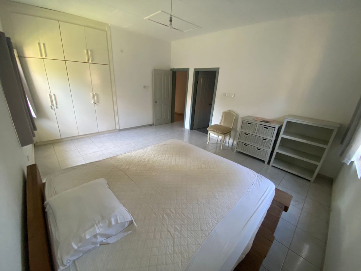 KwakuDaRealtor's tweet image. Renting Now:
5 bedroom house + Staff Quarters 
Summer hut 
Standby Generator 
Serene environment 
En-suite kitchen 
📍Regimanuel Spintex, East Airport. Ghana
Renting unfurnished - USD 3,000 
Call: +233-505696228
T&C’s Apply.
#property #rent #spintex #ghana  #usa #forrent