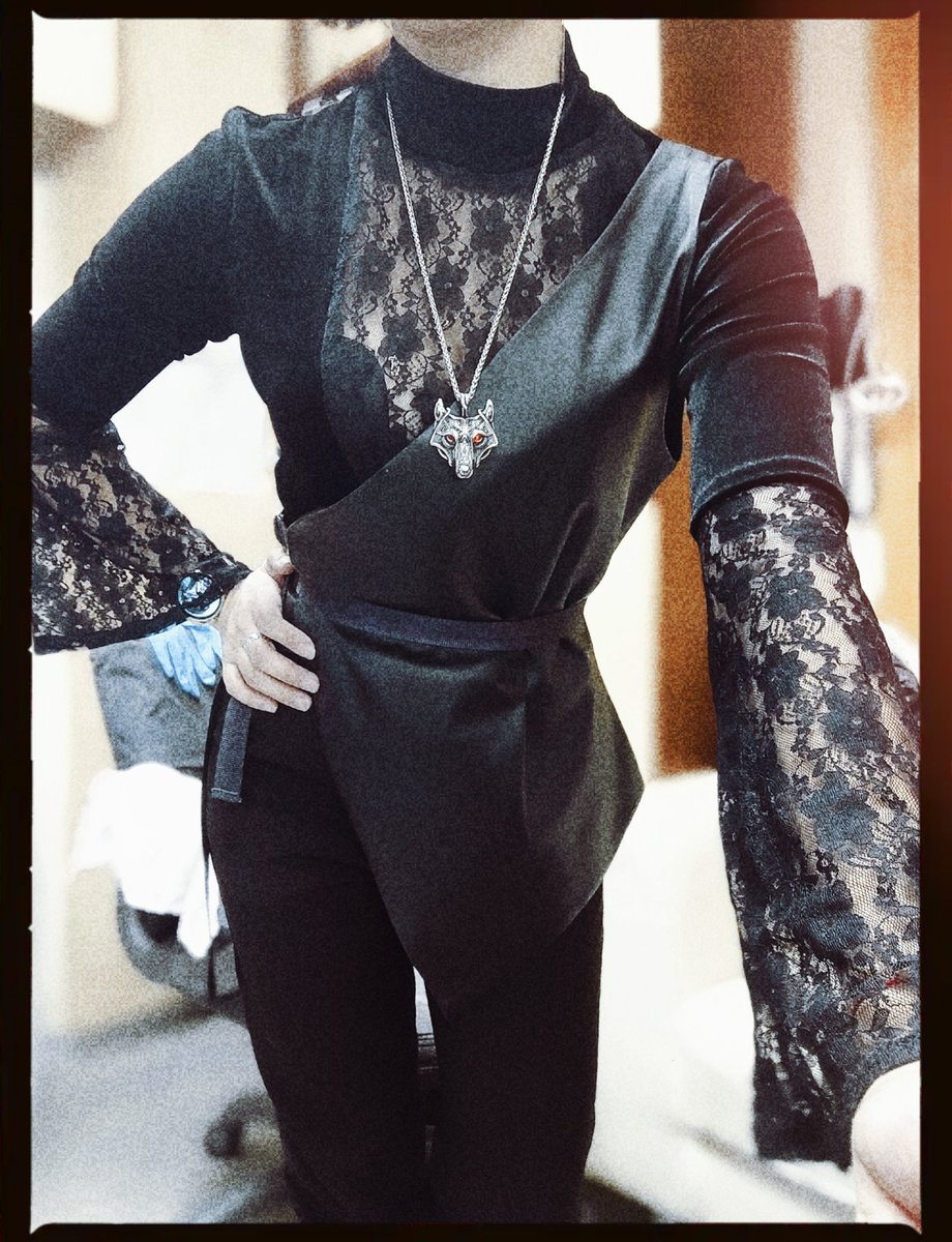 Сегодня на работе в честь хеллоуина и тыквенного спаса был такой образ.
Сойдет да нюдсочетверг.