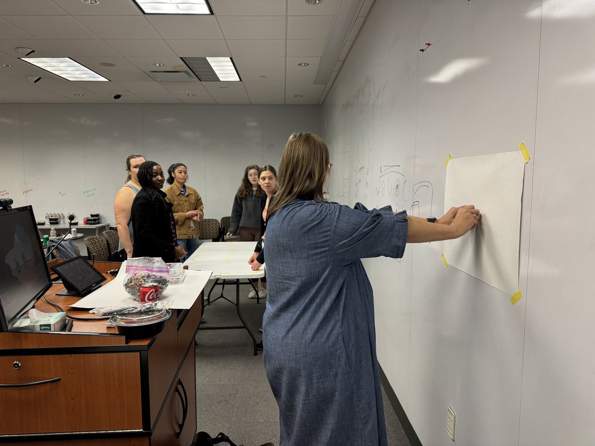 UTSW_MODTS's tweet image. We want to thank Andrea from Dallas Art Therapy (@ dallasarttherapy on Instagram) for coming to our SEALS workshop and teaching us the benefits of art therapy! We had such a fun time with this interactive workshop 🎨🖌️