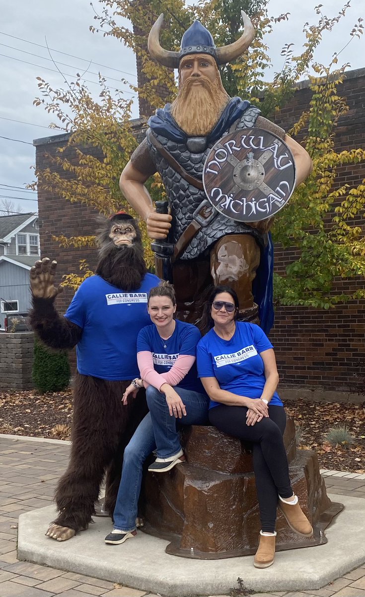 CallieMBarr's tweet image. HAPPY HALLOWEEN!! Iron River, Iron Mountain, Norway, Crystal Falls, Escanaba, Manistique. #MI01 #Callie4Congress #whereyouatjack #showingupmatters❤️