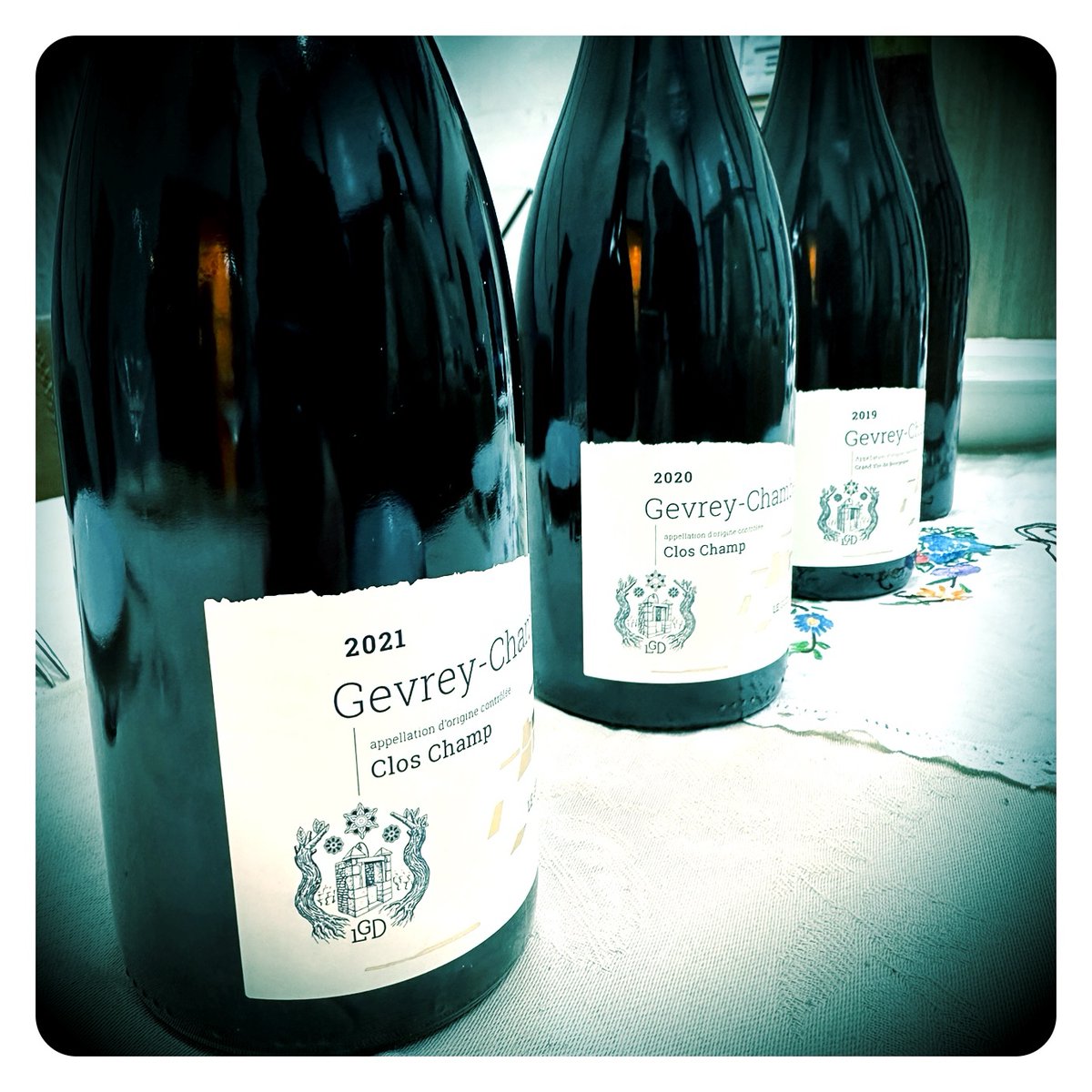#Wine Guru🍷 (@realwineguru) on Twitter photo Tasting Burgundian Rising Star Domaine Le Guellec-Ducouet 2022 Releases – A Celebration of Terroir and Passionate Artisanal Winemaking…: The force of gravity is more intense in Burgundy. Why else would time move so slowly… gregsherwoodmw.com/2024/10/31/tas… by <a href="/gregsherwoodmw/">Greg Sherwood MW</a> #vino #wine Tasting Burgundian Rising Star Domaine Le Guellec-Ducouet 2022 Releases – A Celebration of Terroir and Passionate Artisanal Winemaking…: The force of gravity is more intense in Burgundy. Why else would time move so slowly… gregsherwoodmw.com/2024/10/31/tas… by <a href="/gregsherwoodmw/">Greg Sherwood MW</a> #vino #wine