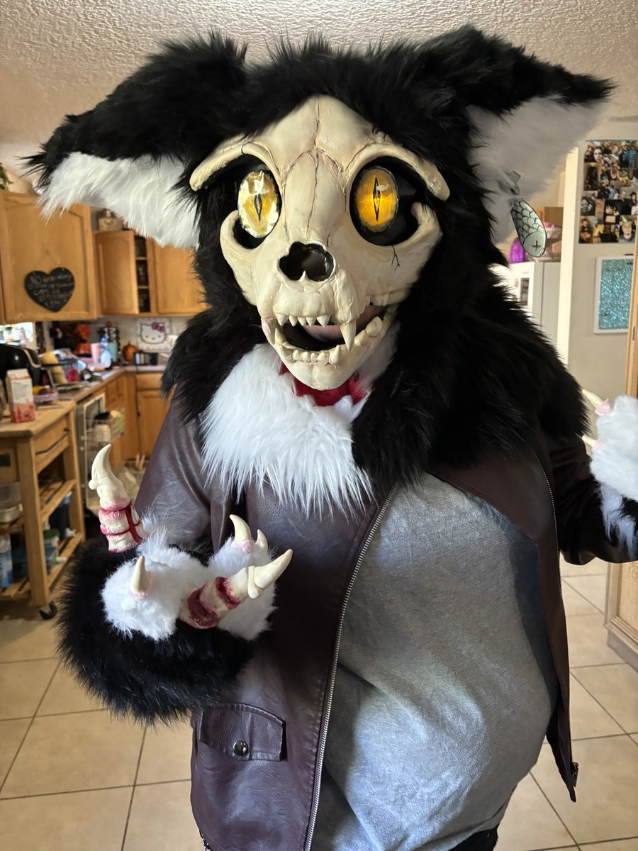 JayAndNight1's tweet photo. #halloween2024 #Halloween #fursuit Unfinished with her but she is wearable for Halloween. Happy Halloween everyone 🎃 https://t.co/Pf4NkWZarW