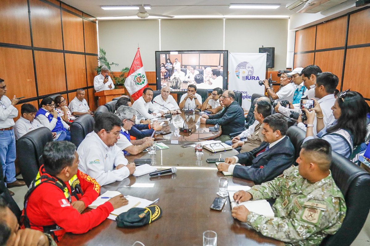 viviendaperu's tweet photo. #Piura | 📌 El ministro de Vivienda, ing. Durich Whittembury, participa en la mesa técnica con el ministro de @midagriperu, Angel Manero, el @gobiernopiura, juntas de usuarios, @ana_peru, @agroruralPER, para articular estrategias inmediatas que reviertan el déficit hídrico en la región, en el marco de la declaratoria de emergencia. 💧