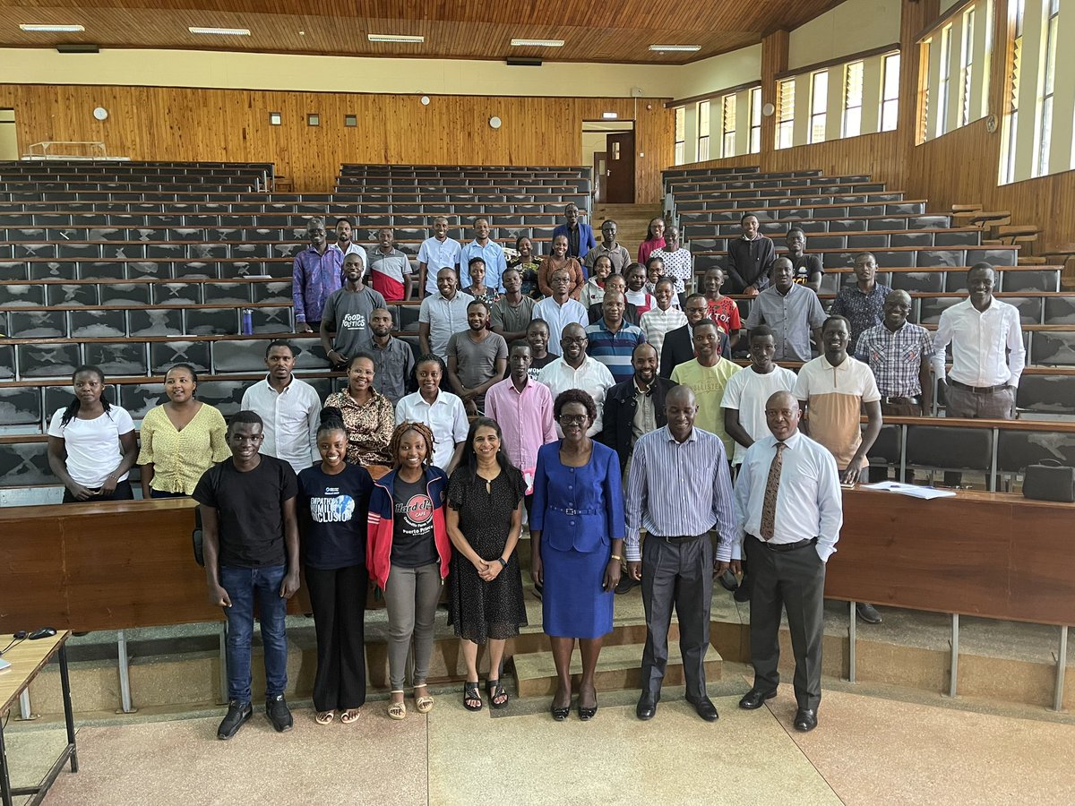 I gave a research seminar @ Univ of Nairobi on the topic of Kenya”s food environments in urban and peri urban Kenya and its influence on diet quality. I enjoyed the discussion and Q&amp;A session. I think the learning was bidirectional. Here’s a group photo of seminar attendees.
