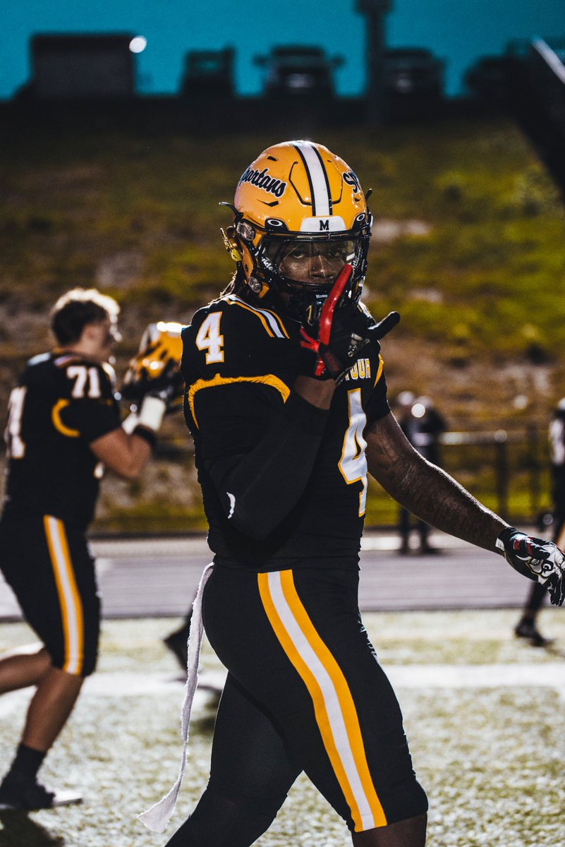 GaryAmirr's tweet photo. Great Senior Season finished 9-1 ‼️
90 Tackles 
17 TFLS
4 Sacks 
WIN OR GO HOME ‼️ 

Film ⬇️⬇️
https://t.co/bMyfYg8Tyb https://t.co/ojAE3owJTJ