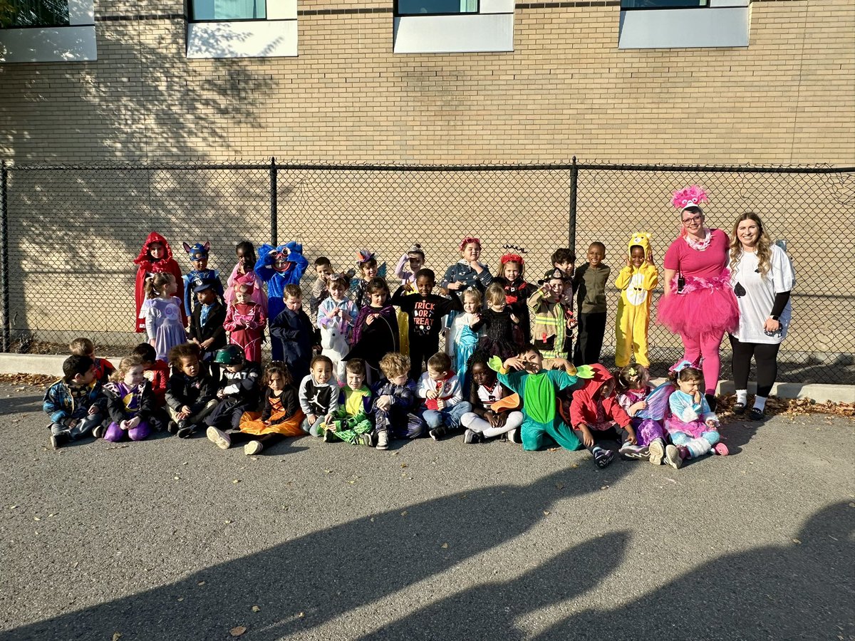 MsVeronicaB8's tweet photo. Halloween Costume Parade 🎃👻🧡
@StMichaelOCSB @OttCatholicSB @MmeMicheline https://t.co/RGpeJ5gLYH