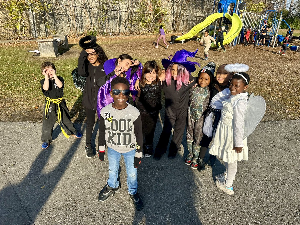 MsVeronicaB8's tweet photo. Halloween Costume Parade 🎃👻🧡
@StMichaelOCSB @OttCatholicSB @MmeMicheline https://t.co/RGpeJ5gLYH