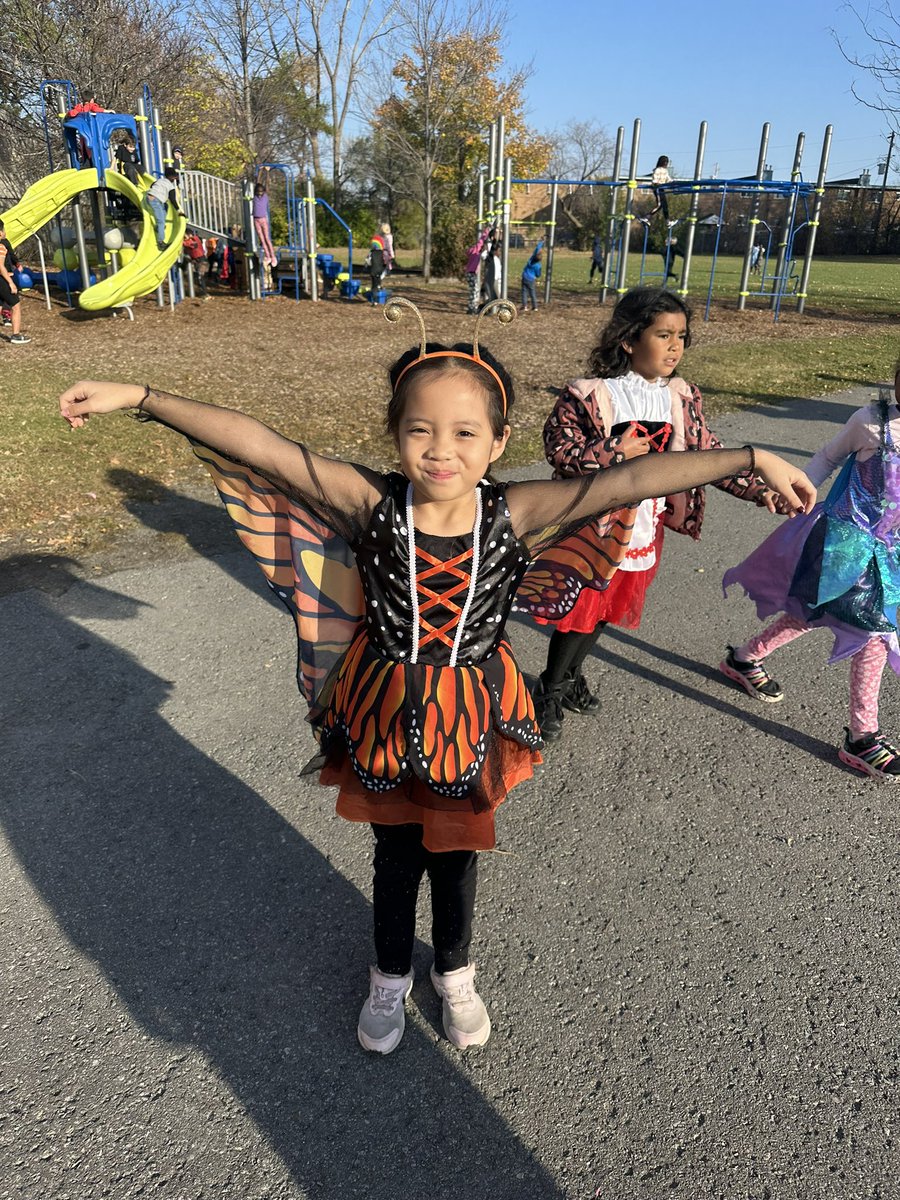 MsVeronicaB8's tweet photo. Halloween Costume Parade Pt.3 🎃
@StMichaelOCSB @OttCatholicSB @MmeMicheline https://t.co/0Po4VglGl8