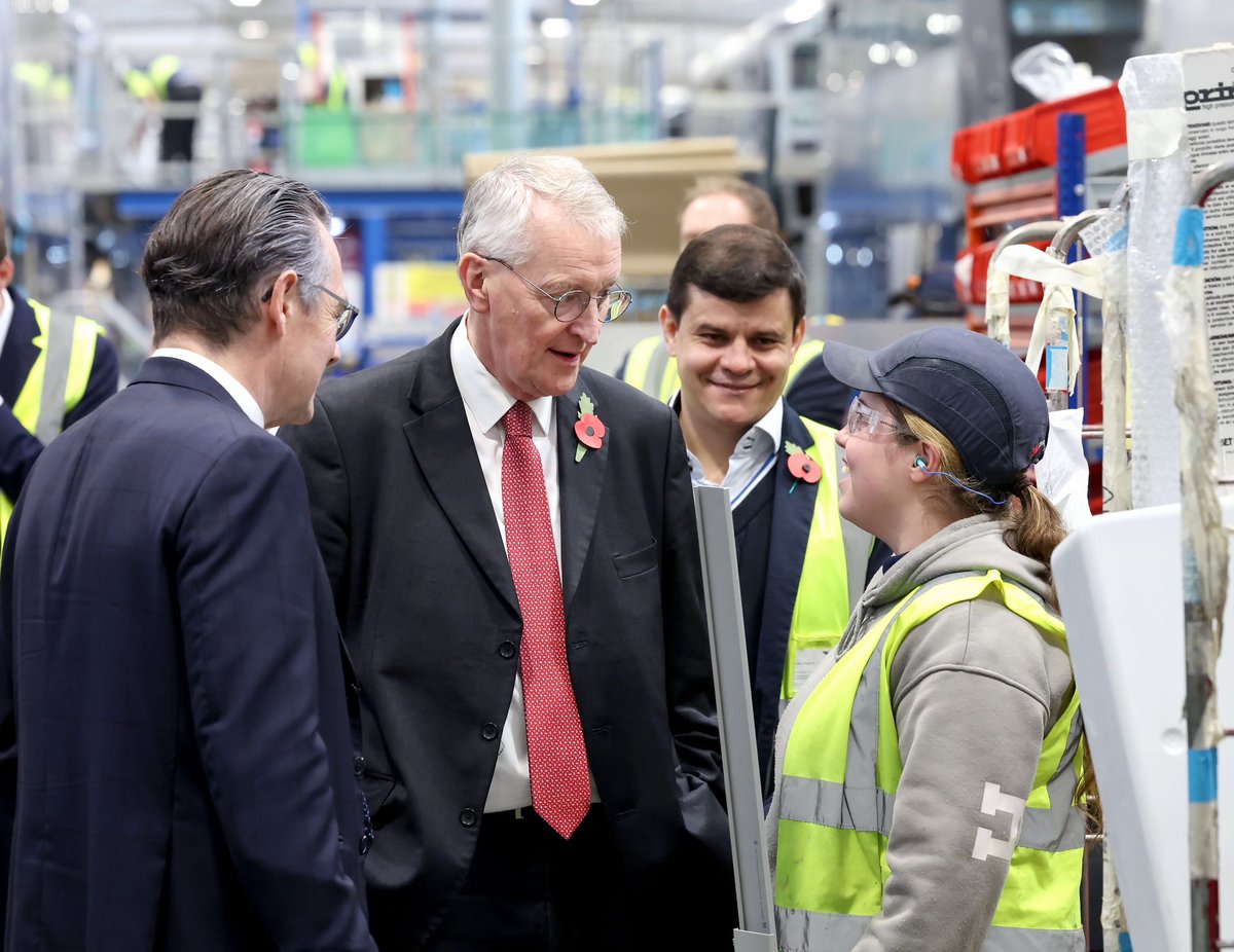 Wright_bus's tweet image. We were delighted to welcome the Secretary of State for Northern Ireland, @hilarybennmp to @Wright_bus today, to show him first-hand how #Wrightbus is helping to put Northern Ireland at the forefront of the green energy revolution.
Read more: wrightbus.com/en-gb/Secretar…
@NIOgov
