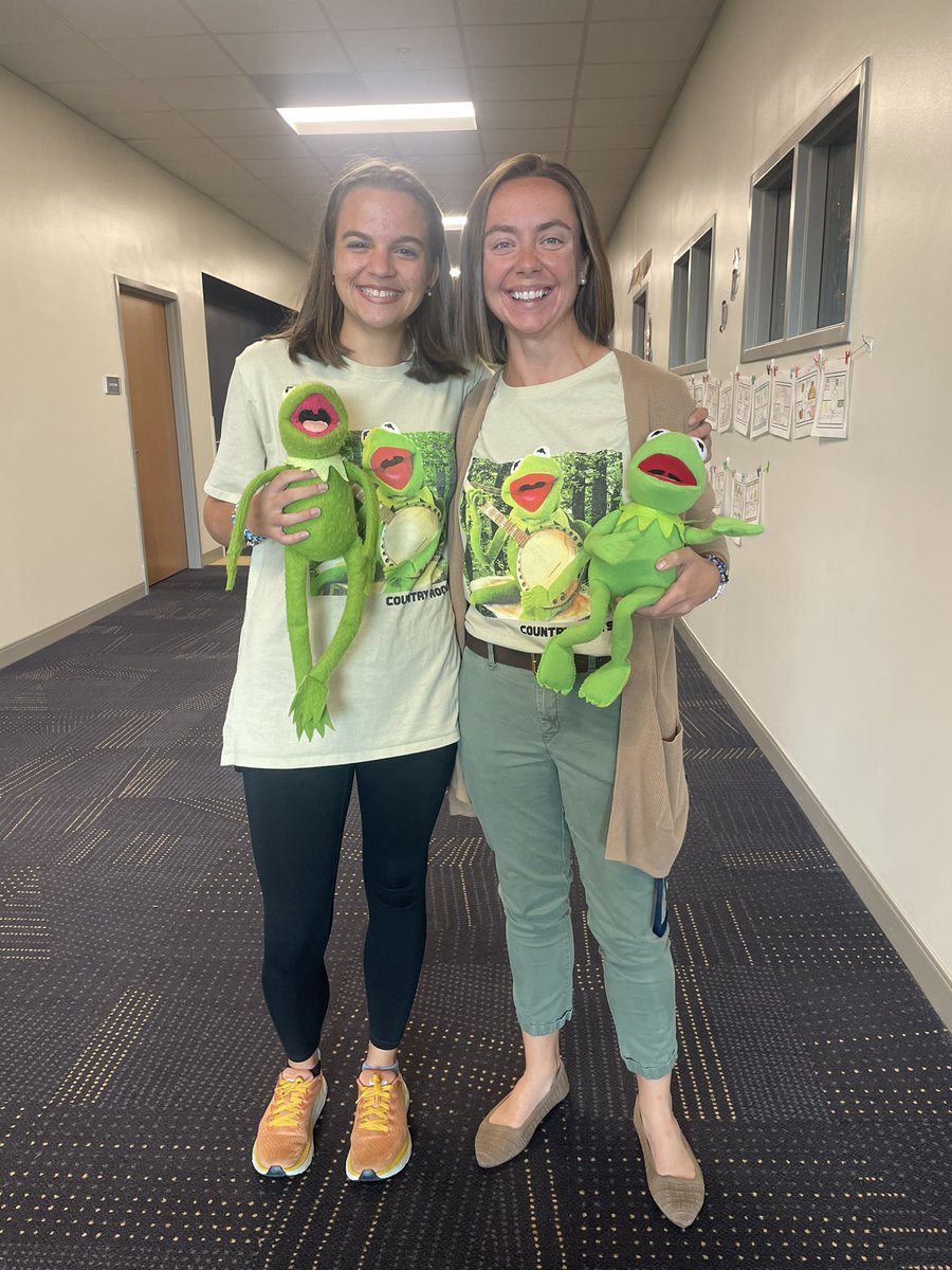 My Halloween costume this year is being Evie’s twin, it’s the best 😂🐸