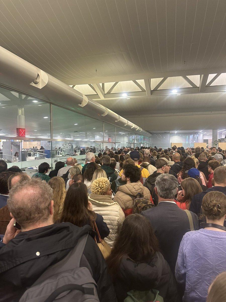 MeabhMcMahon's tweet photo. ‘This is meant to be the capital of Europe’. 

People are start to swear &amp; shout with all the security entries closed. @BrusselsAirport  @euronews https://t.co/RQhlPInqzp
