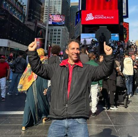 libsoftiktok's tweet photo. Meet Scott Bernstein, a history teacher at @CranstonSchools in Rhode Island. 

Mr. Bernstein made posts on his public account that Trump is a Nazi. This man is teaching your children about history. I wonder how his Trump-supporting students would feel...

The school did not respond to our request for comment.