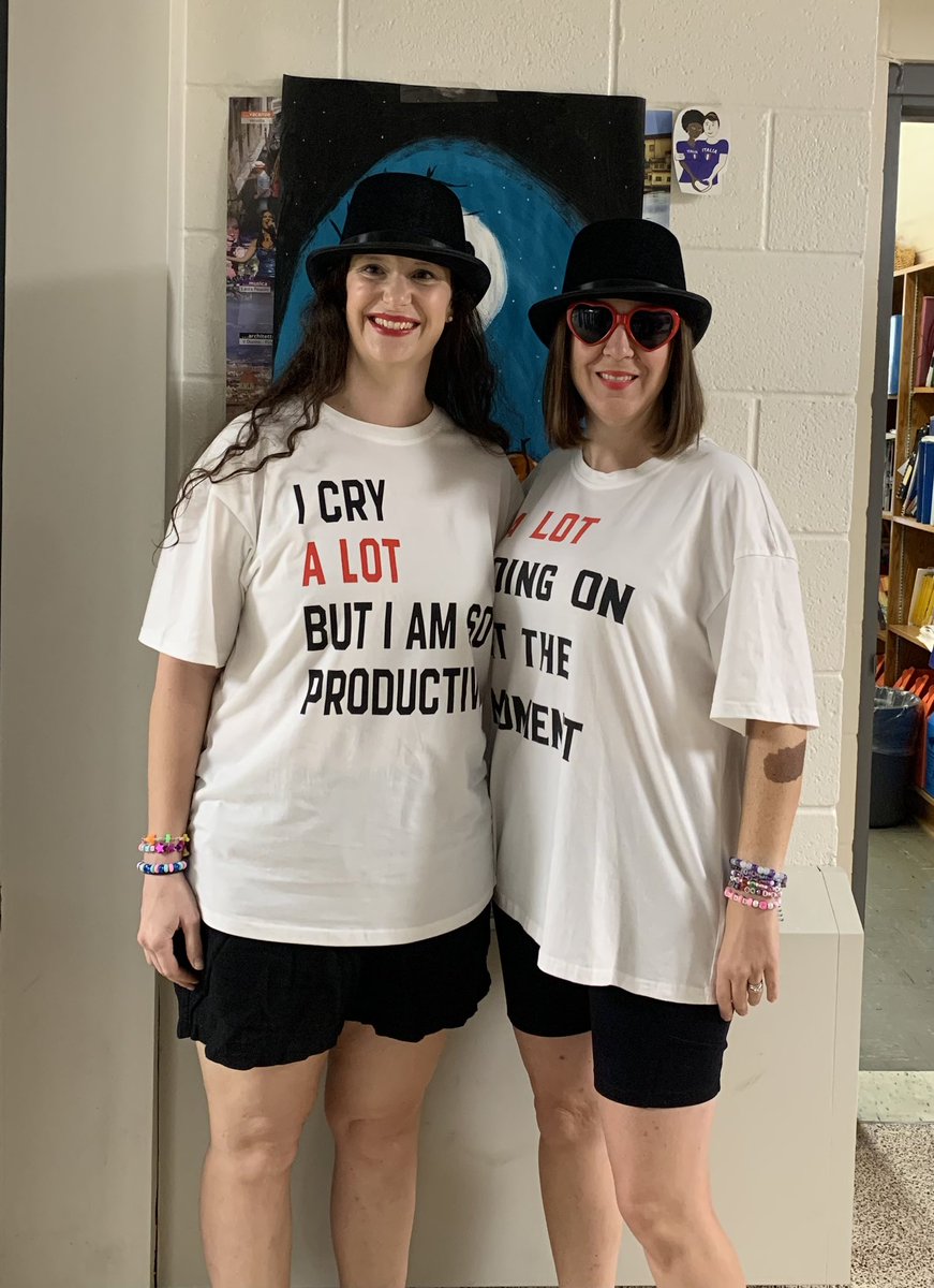 MrsNicholas933's tweet photo. Happy Halloween @SJV_TCDSB 🎃
🎶 “I don’t know about you, but I’m feeling 22” 🎶 https://t.co/TLg85jX95a