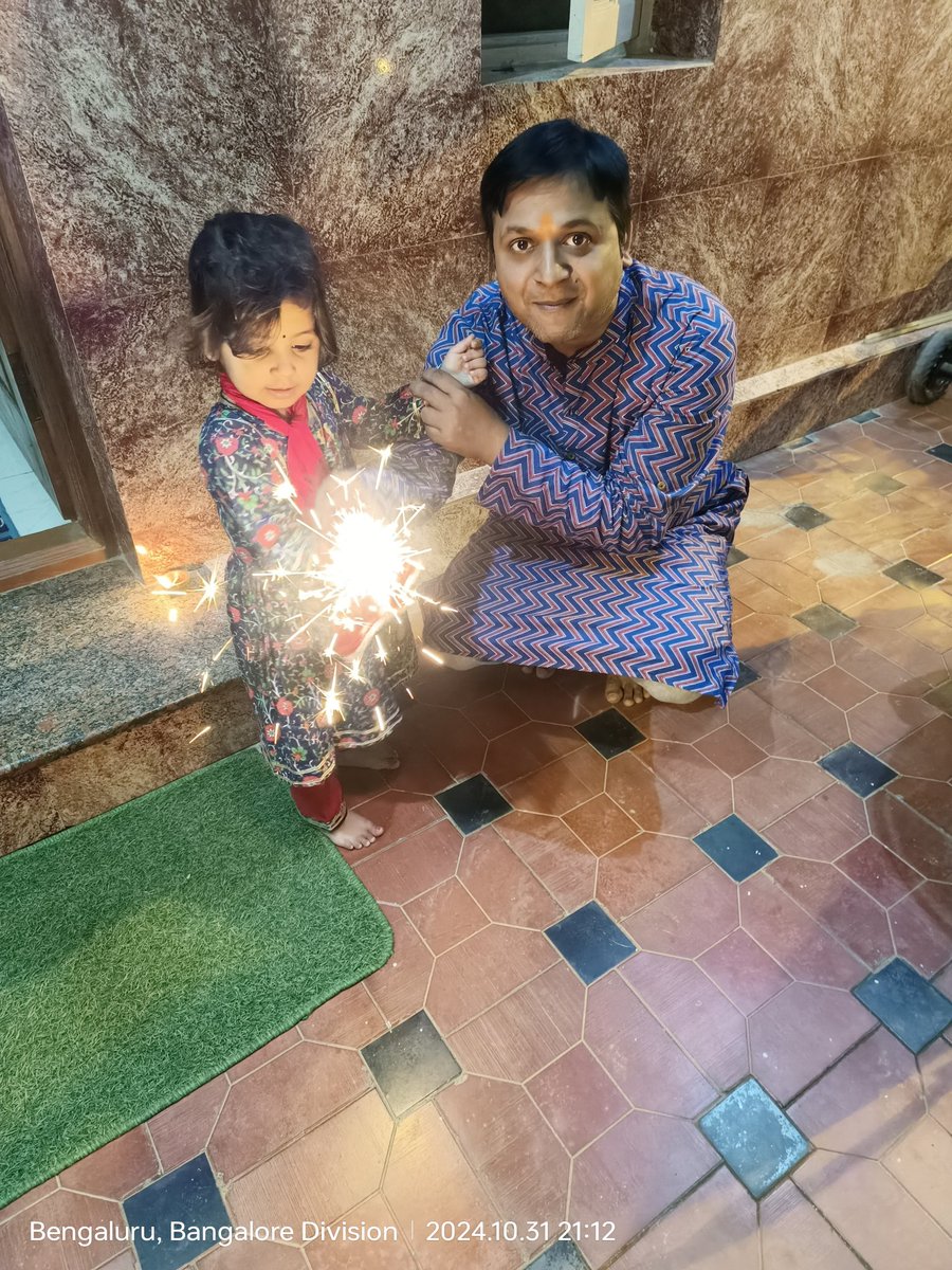 muditanuj's tweet photo. Happy Diwali 
#DiwaliCelebration 
#HappyDeepavali https://t.co/w3jNSdSZXq