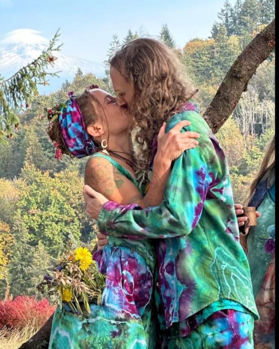 OfficialAhee's tweet photo. WE GOT MARRIED!!! Ash & I first met at a festival in 2014, playfully speaking complete gibberish with each other at a Tipper show. Now 10 years later we shared our vows and promises of a lifetime together. Our love transcends time! The wedding day had perfect weather and was full of smiles from our friends and family! Wishing you all a good day! Love you Ash Tree!!!