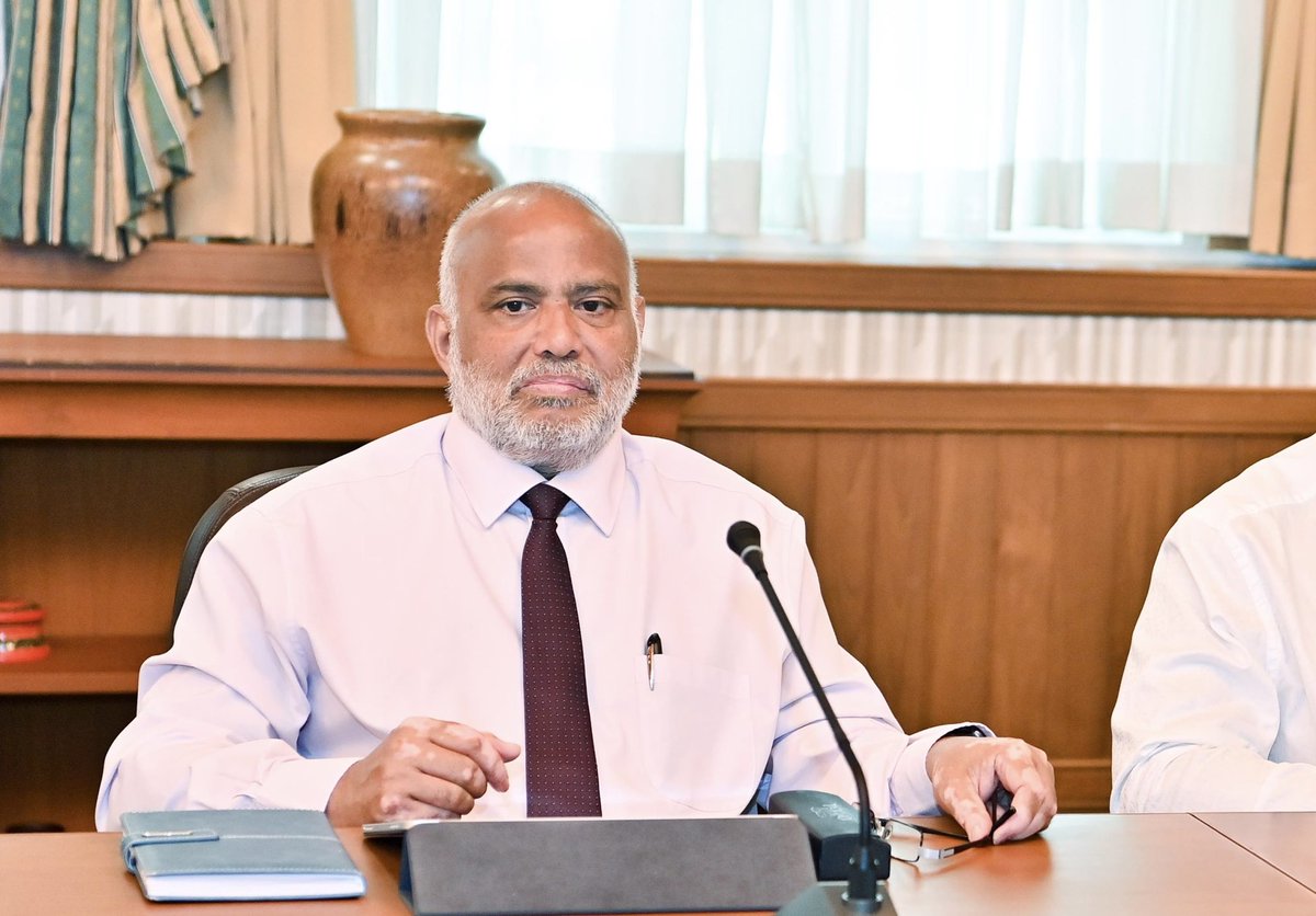 HKurusee's tweet photo. We taxpayers have paid 758,725 MVR to @h41d4r  in the last 11 months as salary and pension.

Name a single housing project he’s started.

Name a single housing tower/unit he’s handed to people.

His flat committee failed. He’s failed.

So what is Haidhar still doing? @MMuizzu https://t.co/SadigiTUyZ