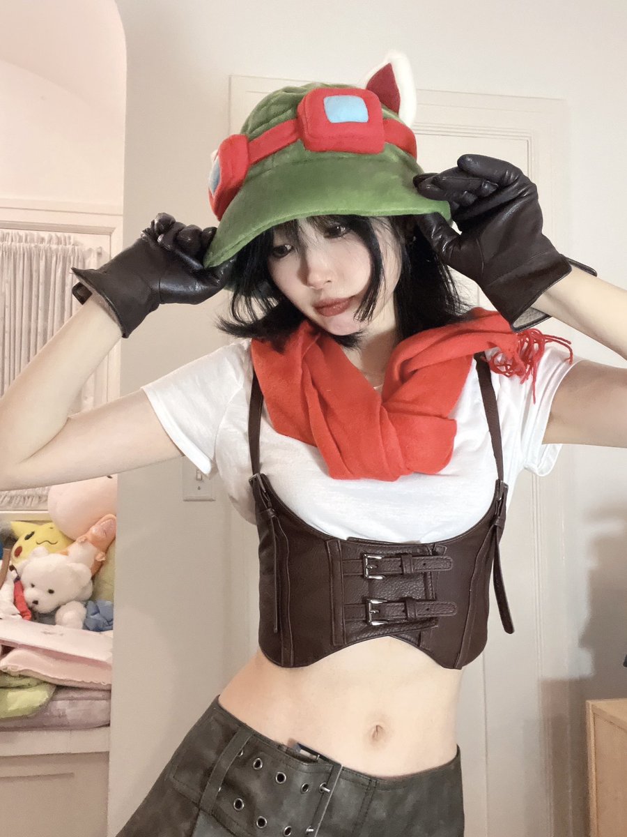 happy halloween! (i dont play league)