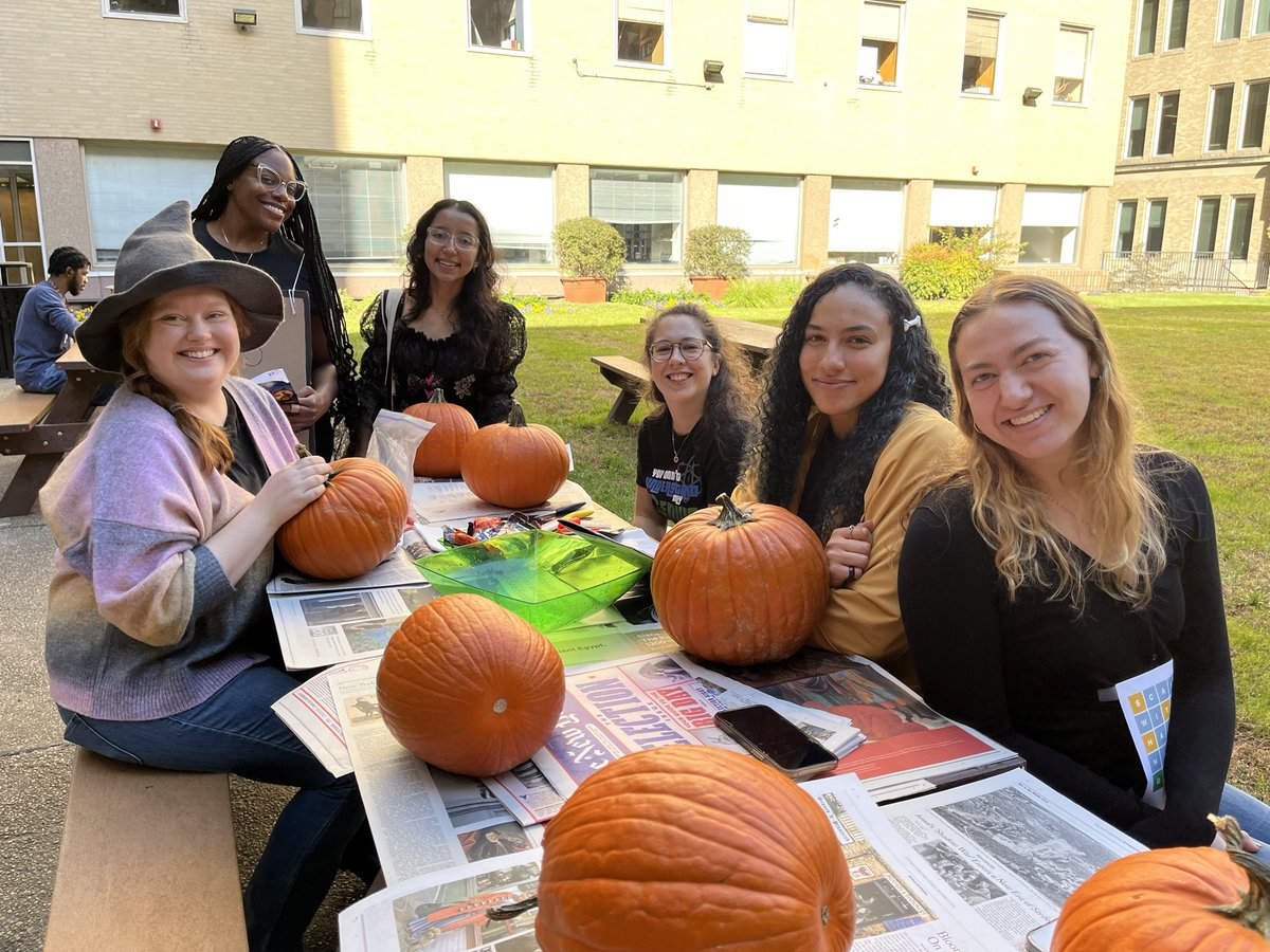 Happy Halloween from the Matunis Lab! 🧙🏼‍♀️🎃🐈‍⬛✨