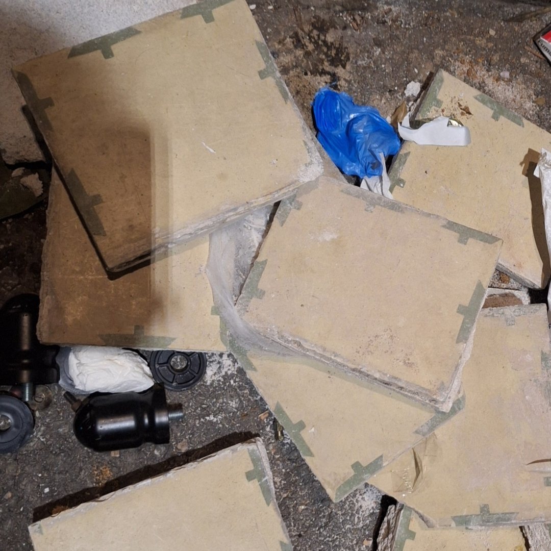 joanmarc_p's tweet image. @rajolesdebcna al carrer Rosselló amb Rocafort al costat del contenidor del taller #2horas.