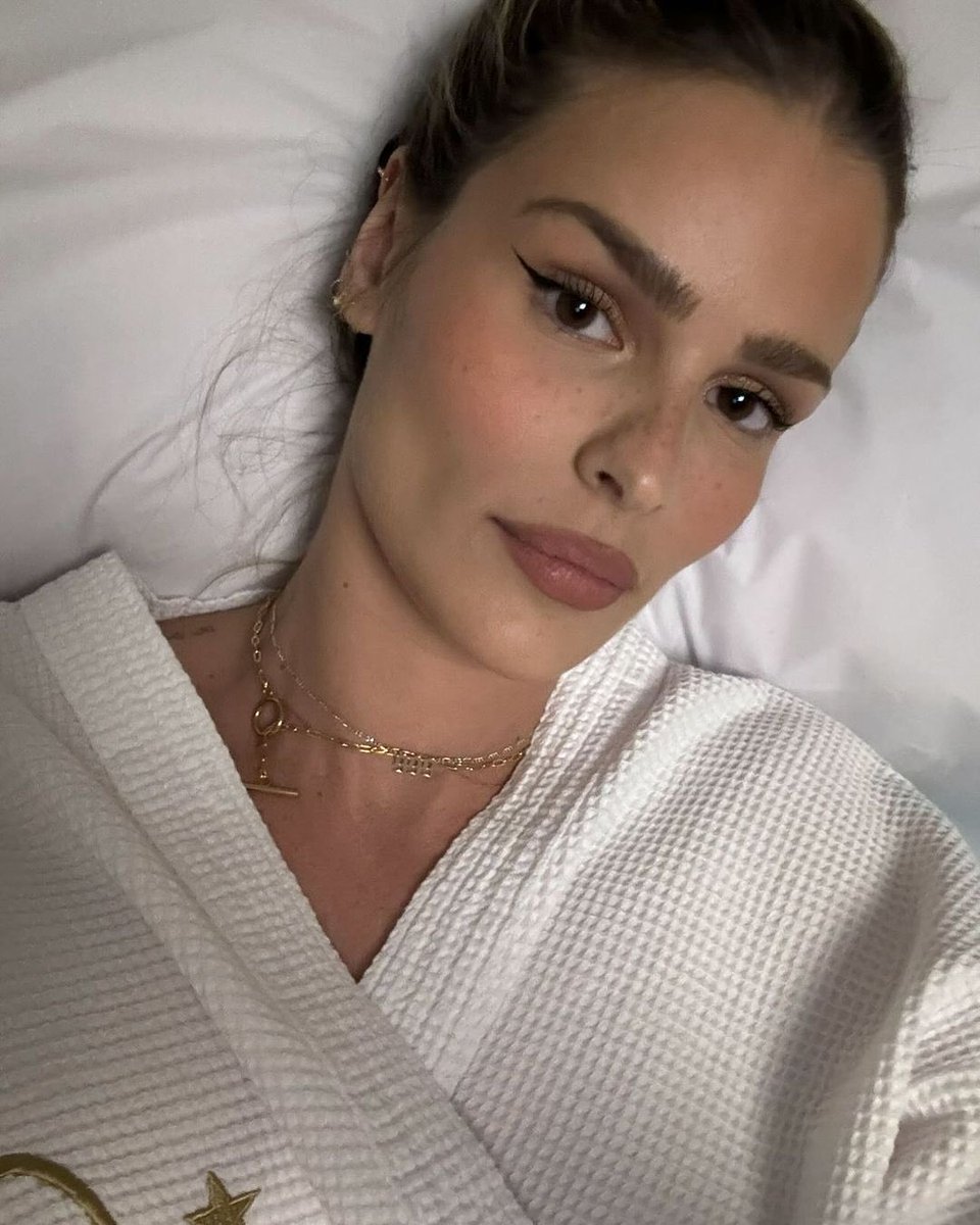 TeamBrunet1's tweet photo. Que possamos celebrar a individualidade e entender que o verdadeiro autocuidado e a verdadeira aceitação começam dentro de cada uma de nós. Isso, sim, merece ser celebrado. 

LINDA DO JEITO QUE SOU

  #TeamYasmin #Yasminbrunet https://t.co/P0vEQ73ivR