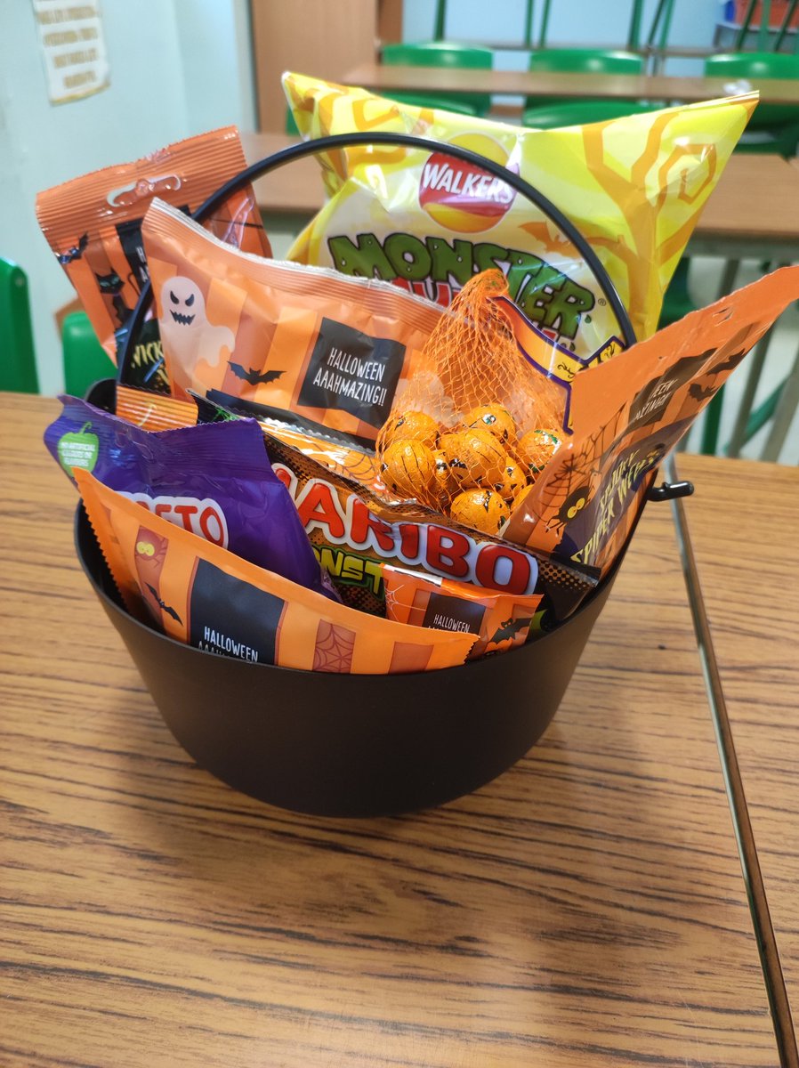 mcnally_mrs's tweet photo. Lovely afternoon spent with S3 deciphering a Halloween murder mystery with a nice sweet prize for the winning and runner up teams 🎃 @StAidans_Maths @StAidansHigh https://t.co/fSkbxt3Xyx