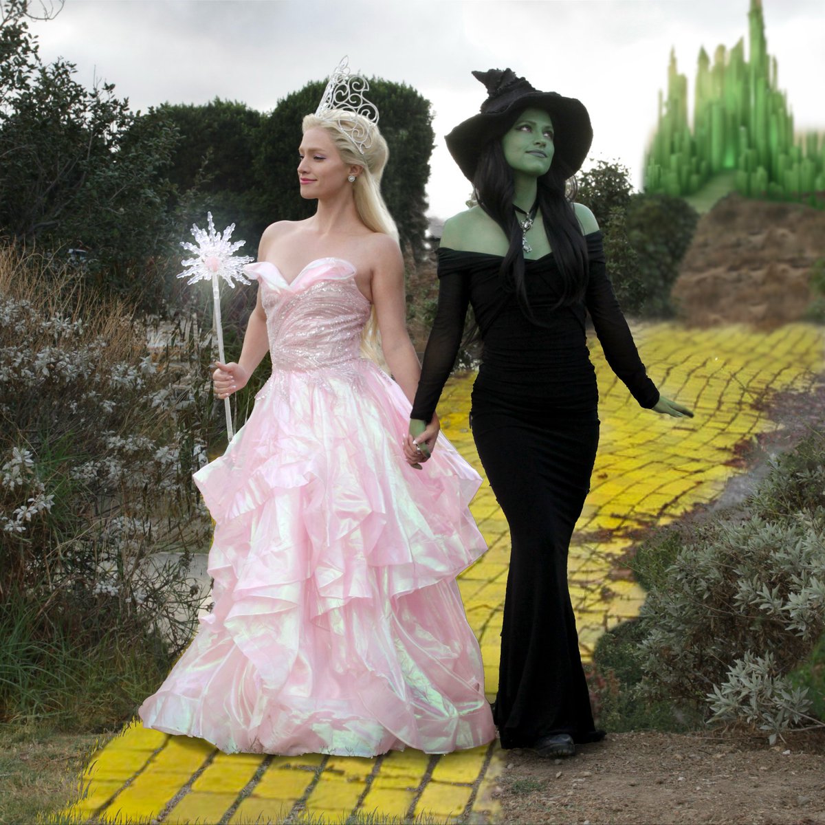 kallywilliams's tweet photo. Happy Halloween from Oz!! Me as Elphaba and @kaity_williams as Glinda 🧙‍♀️ 🧹 #Halloween #Wicked https://t.co/FltppYSnwl