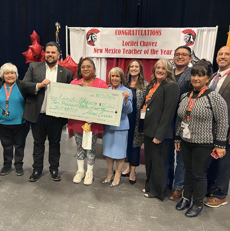 bernalillops's tweet photo. CONGRATULATIONS to Ms. Lorilei Chavez, New Mexico Teacher of the Year 2025!

#TeacheroftheYear #BPS4kids #community #FirstIndigenousTeacherOfTheYear https://t.co/c55vMjISDK