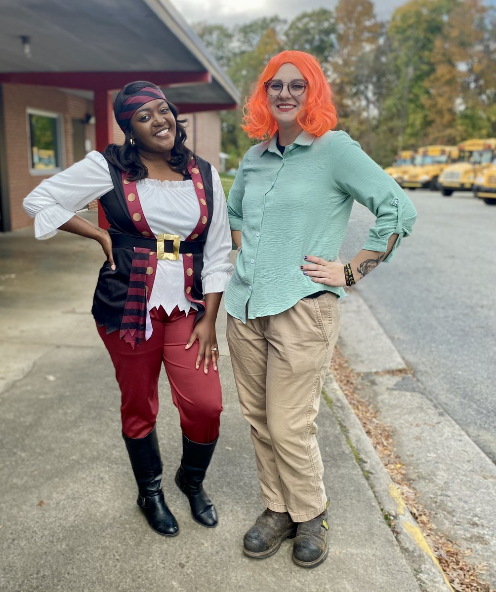 ShaeSykesCDC's tweet photo. Happy Halloween! #GrahamRedDevils 🎃👻💀 https://t.co/KFsjaGT1ZL