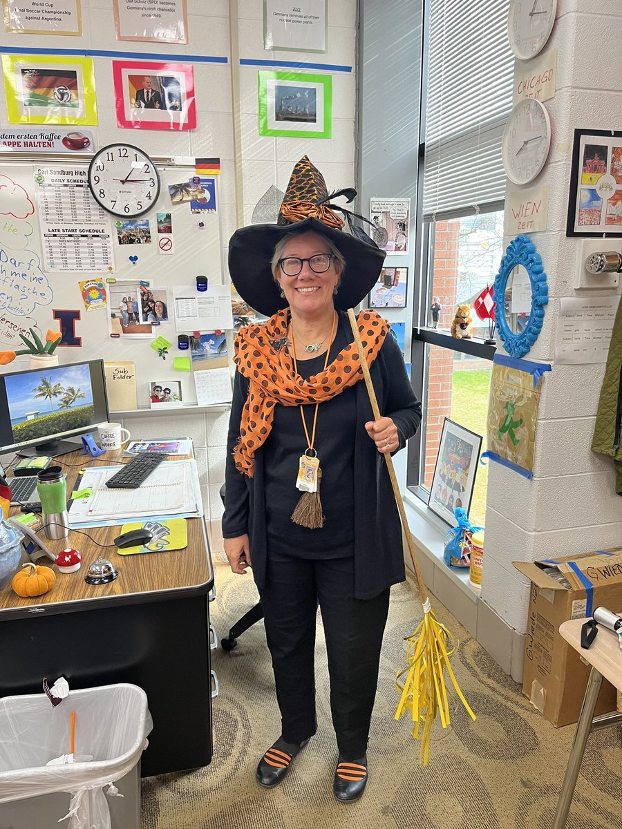 Some Halloween fun in the World Languages department <a href="/SandburgHS/">Carl Sandburg H.S.</a>