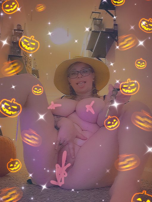 Watch mewbini's leaked NSFW photo on TwXstars