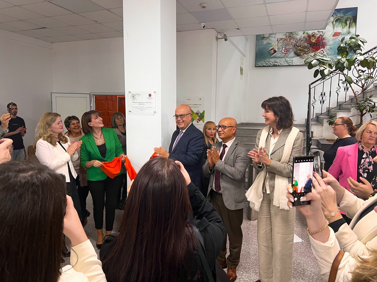 Arnhild Spence 🇺🇳 (@arnhildspence) on Twitter photo Investing & empowering women in rural Kosovo is essential for a sustainable future.
Seeds of Empowerment shows how important is for women to access basic financial tools, & community support in 🚜👩🌾& startups training.
👍🇧🇬Agency for Intl. Development <a href="/JahjagaFdn/">Jahjaga Foundation</a> & <a href="/UNHCRKosovo/">UNHCR Kosovo</a> Investing & empowering women in rural Kosovo is essential for a sustainable future.
Seeds of Empowerment shows how important is for women to access basic financial tools, & community support in 🚜👩🌾& startups training.
👍🇧🇬Agency for Intl. Development <a href="/JahjagaFdn/">Jahjaga Foundation</a> & <a href="/UNHCRKosovo/">UNHCR Kosovo</a>