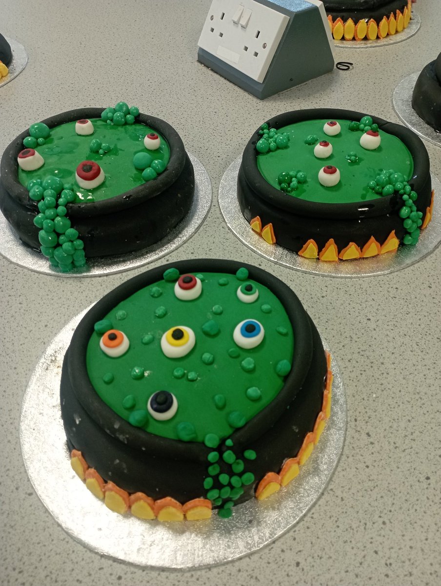 🧙‍♀️ Double, double, toil and trouble – The N5 Cake class produced a spellbinding selection of Cauldron Cakes this week. I think you will agree they are bubbling over with magic!  🎃🧁 #N5PCC #CauldronCakes #HalloweenMagic
