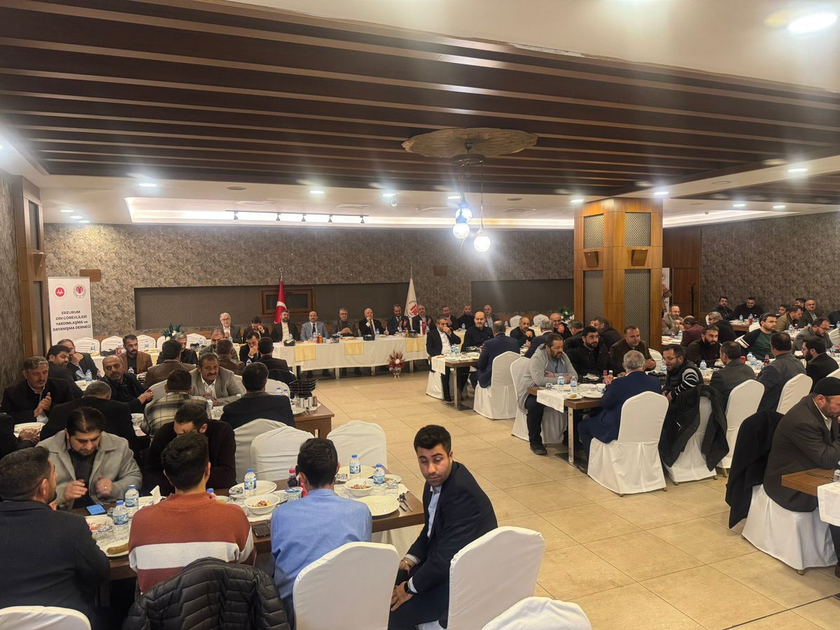 Cumhuriyet Bayramı törenleri ve parti programlarımız yanısıra, kadim şehrimizde manevi hizmetle yükümlü Din Görevlileri Derneğinin kıymetli üyeleri ile bir araya gelerek kısa hasbıhalde bulunup akabinde başta şehit üsteğmenimiz olmak üzere darıl bekaya irtihal eden güzel