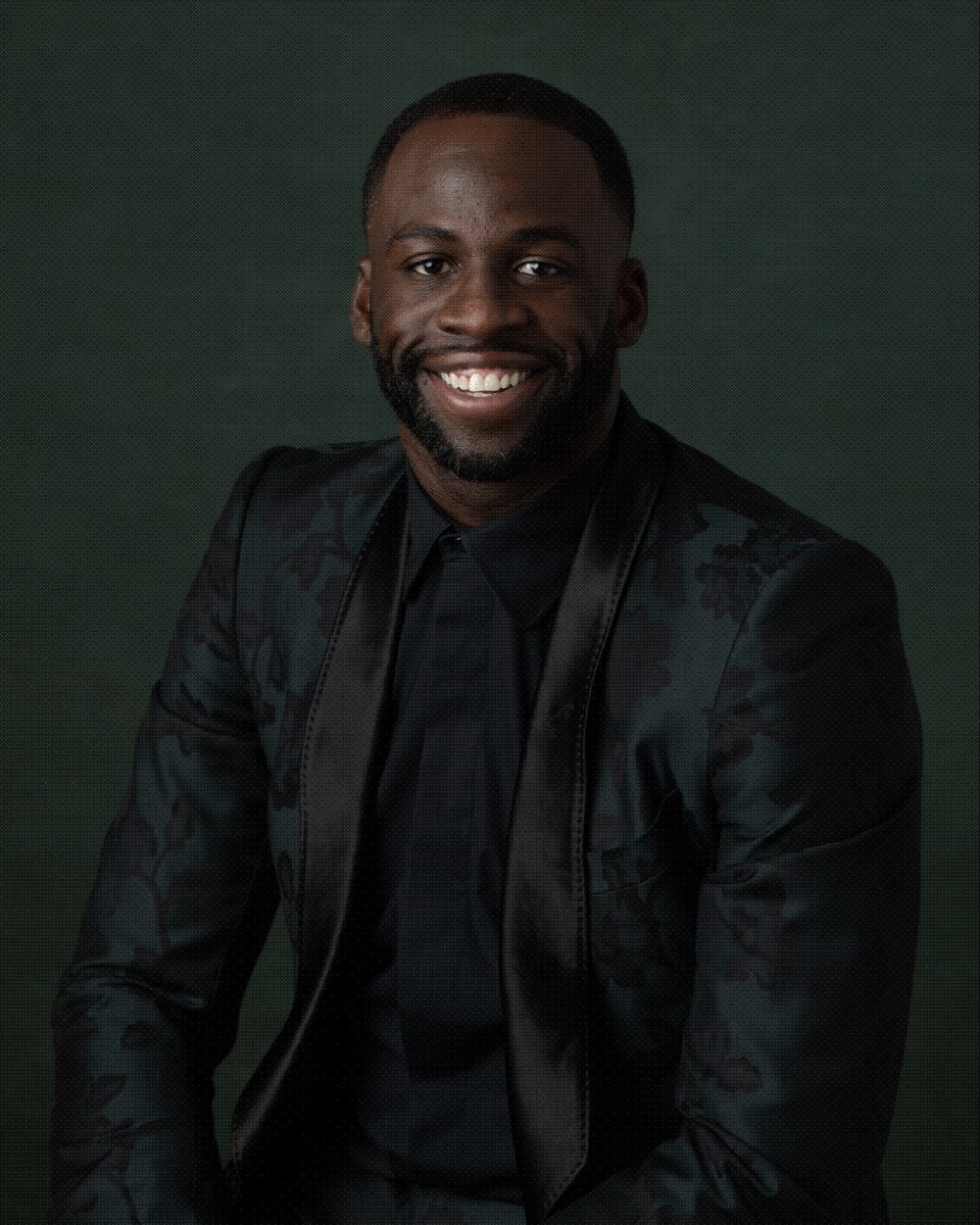 TheNBACentel's tweet photo. Draymond Green says he’ll carve LeBron’s statue with his own hands: 

“I’ve been close enough to LeBron to know every wrinkle, flex, and even the exact places where his veins are prominent during a game.”

(Via @ESPMNBA) https://t.co/neRhJFTLlT