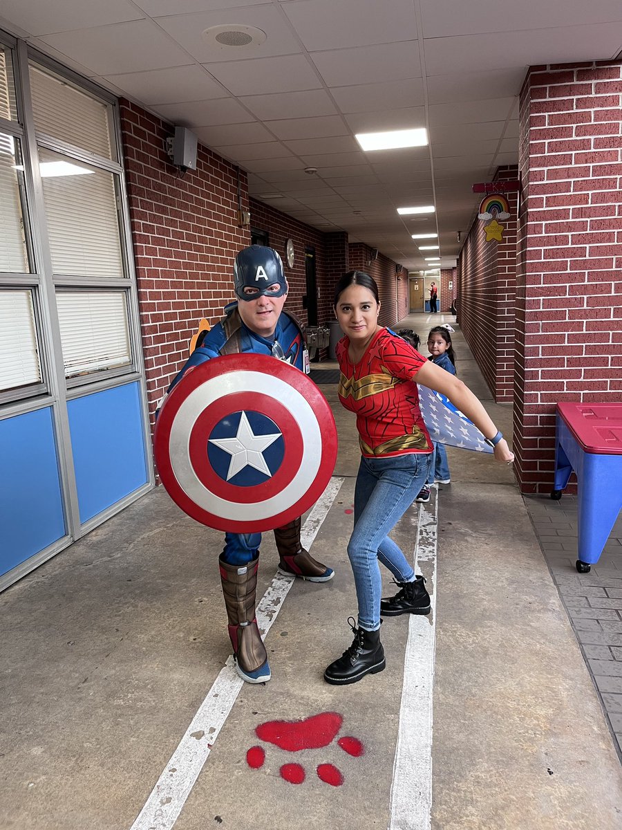 JThomas_Stovall's tweet photo. Superhero’s have great behavior! Thanks Captain America for visiting our Stovall Bobcats and bringing them stickers today!!! @SELCulture_AISD https://t.co/hCIDqTW0GH