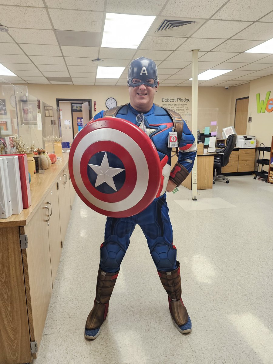 JThomas_Stovall's tweet photo. Superhero’s have great behavior! Thanks Captain America for visiting our Stovall Bobcats and bringing them stickers today!!! @SELCulture_AISD https://t.co/hCIDqTW0GH