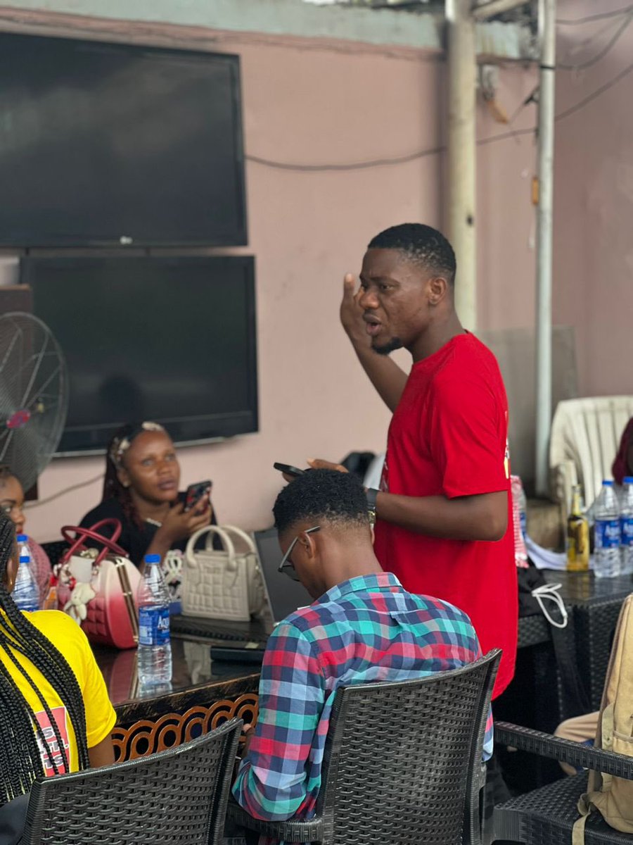 Chidera13Okoli's tweet photo. Today at @ApyinAnambra hangout, I used my story as a source of hope and inspiration to the PLHIV community, bringing strength and self confidence as I take them through the steps to applying capacity building opportunities and @iasociety scholarships. #Engageus #Vibrantyoungvoice https://t.co/feE15oXtw5