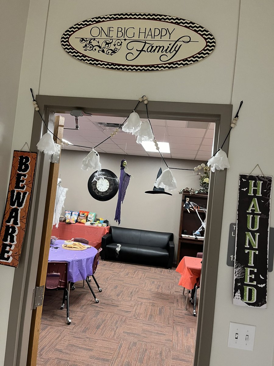 Rachel Flanders tweet media