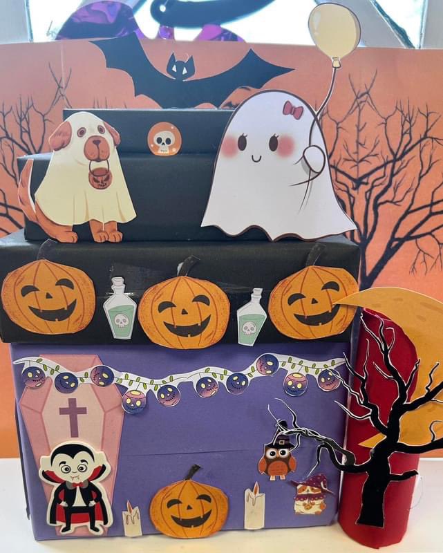 BromLibraries's tweet photo. Happy Halloween! We had great fun making Junk Modelling Haunted Houses today at #WestWickhamLibrary. Here are some of the spooky creations 🧡💀🎃👻🧟♂️🧛🏻♀️
#happyhalloween🎃 #westwickhamlibrary #junkmodelling @LBofBromley @GLL_UK @Better_UK https://t.co/dezloSnEMb