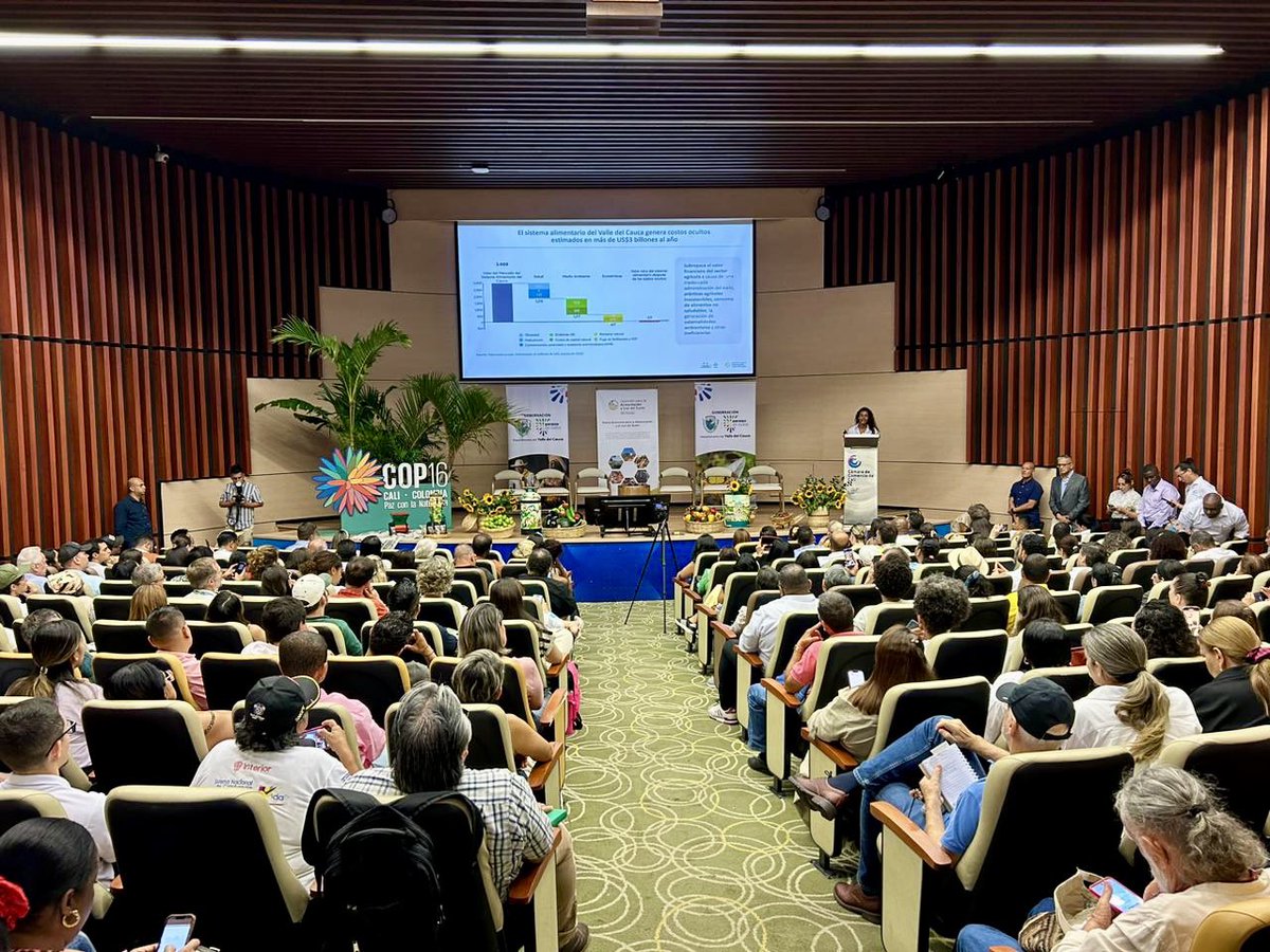 Con <a href="/folucolombia/">FOLU Colombia</a> y la <a href="/GobValle/">Gobernación Valle del Cauca</a> realizamos el foro: Valle Regenerativo, una contribución a nuevas alternativas que lleven a mejorar las condiciones de vida de nuestros campesinos, minimizar los riesgos de las prácticas agrícolas, recuperar los suelos y proteger los ecosistemas.