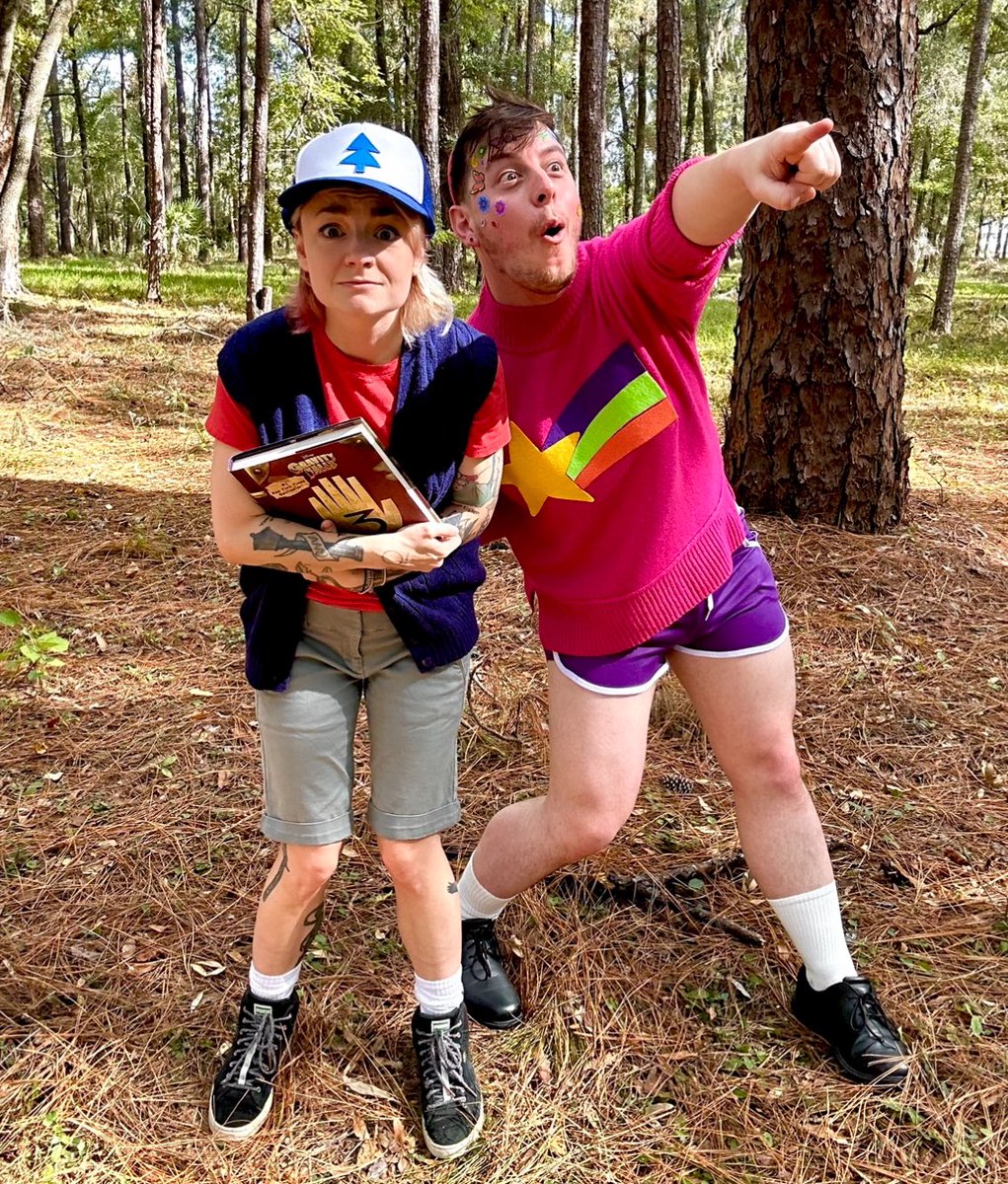 ThomasSanders's tweet image. We’re off to solve some mysteries 🌲 @calypso_may (Sweater &amp;amp; Hat: @lovelyyuniverse)