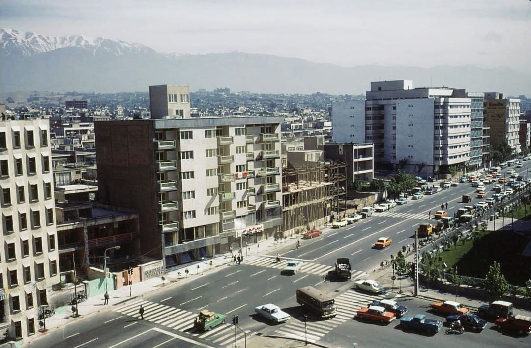 LivinginTehran's tweet photo. Aryamehr Ave (now Fatemi) in the early 1970s, at its intersection with Hijab (Hejab) Ave. Know the previous name of Hijab Ave?
#oldtehran #tehran https://t.co/U9a9813p0V