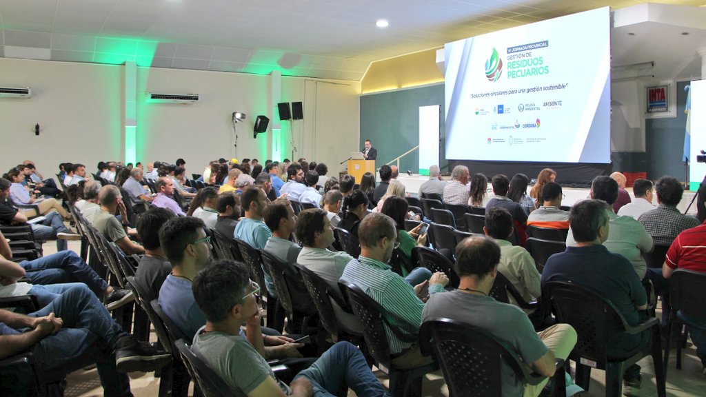 IntaManfredi's tweet photo. Por la mañana, disertaciones teoricas en dos auditorios en simultáneo, con especialistas nacionales e internacionales, en estos temas:
✅ Gestión de efluentes líquidos y sólidos
✅ Gestión de digeridos en producciones pecuarias
✅ Gestión de cadáveres en sistemas intensivos https://t.co/ms1RnM8hvI
