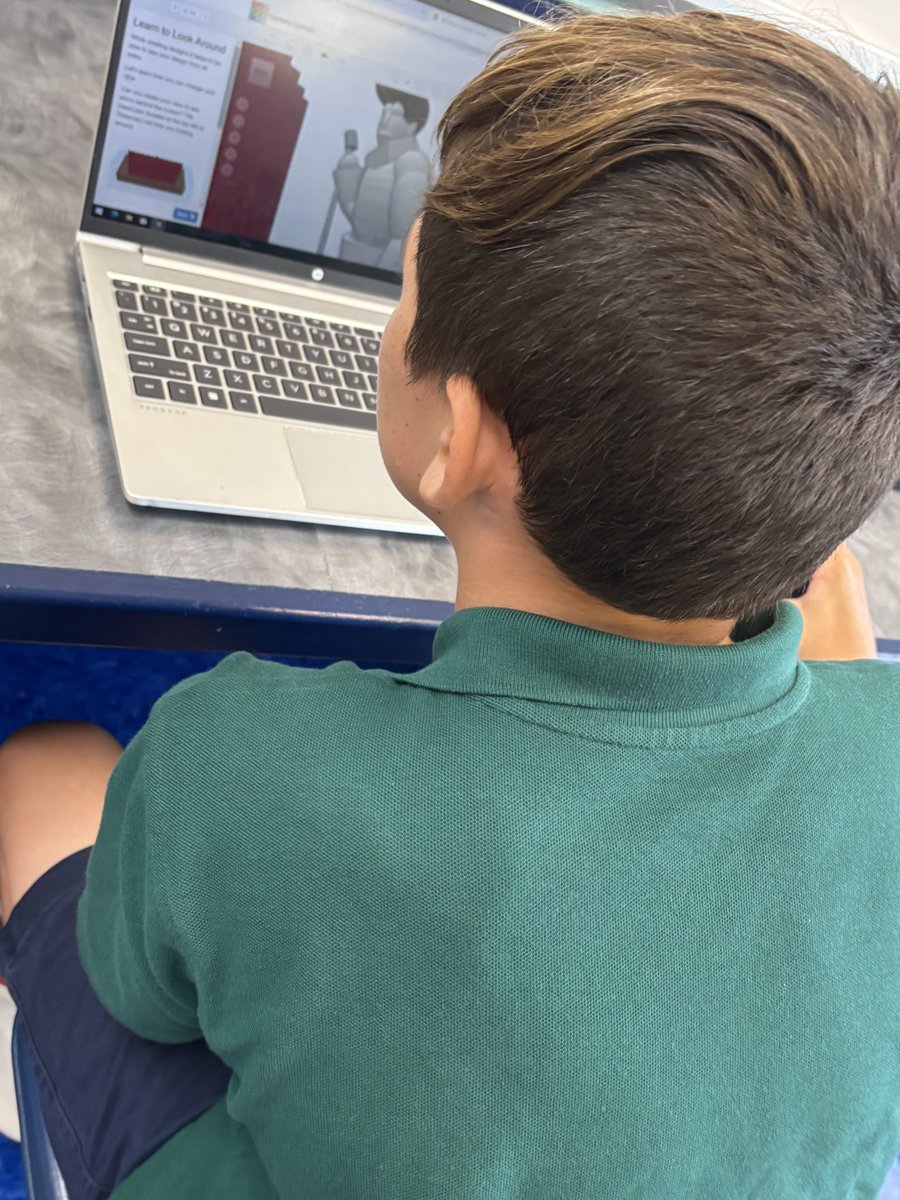 TBE_Tech's tweet photo. Beginning #3D #computer #design lessons w Gr5 N @tinkercad #technologyclass @TommieBarfield @collierschools https://t.co/J8EnMFqJvC