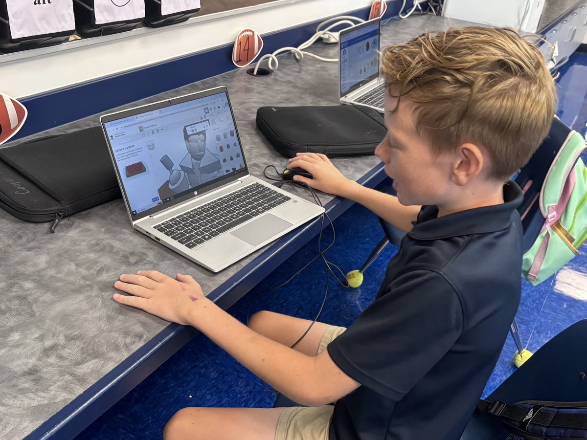 TBE_Tech's tweet photo. Beginning #3D #computer #design lessons w Gr5 N @tinkercad #technologyclass @TommieBarfield @collierschools https://t.co/J8EnMFqJvC