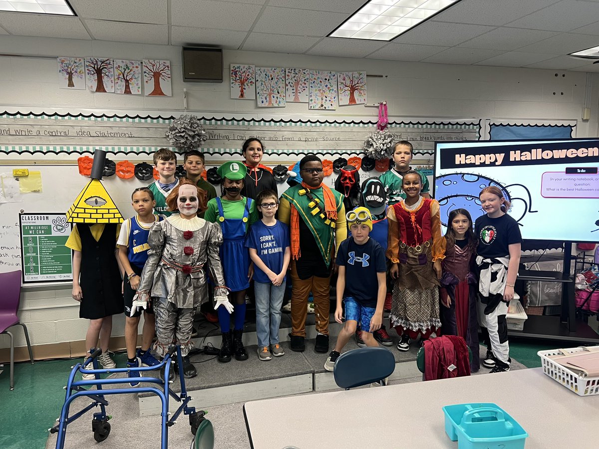 _Miss_Flowers_'s tweet photo. Happy Halloween! https://t.co/ZIkaBCVvTb