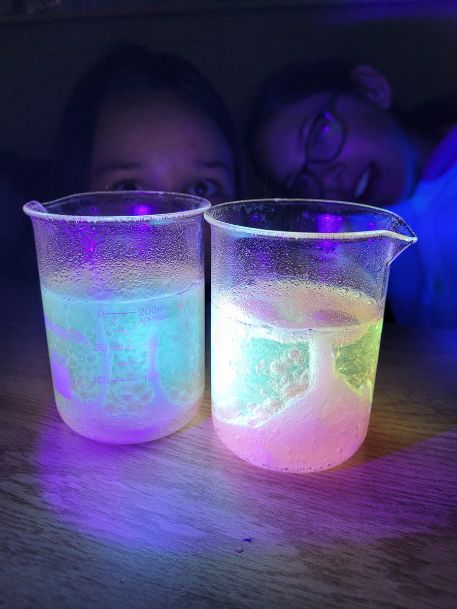 Spooky times in Grade 7/8 Science today. Making a bit of witches brew! <a href="/conwrdsb/">Conestogo PS</a> <a href="/wrdsb/">Waterloo Region DSB</a> #HappyHalloween #StaySafe