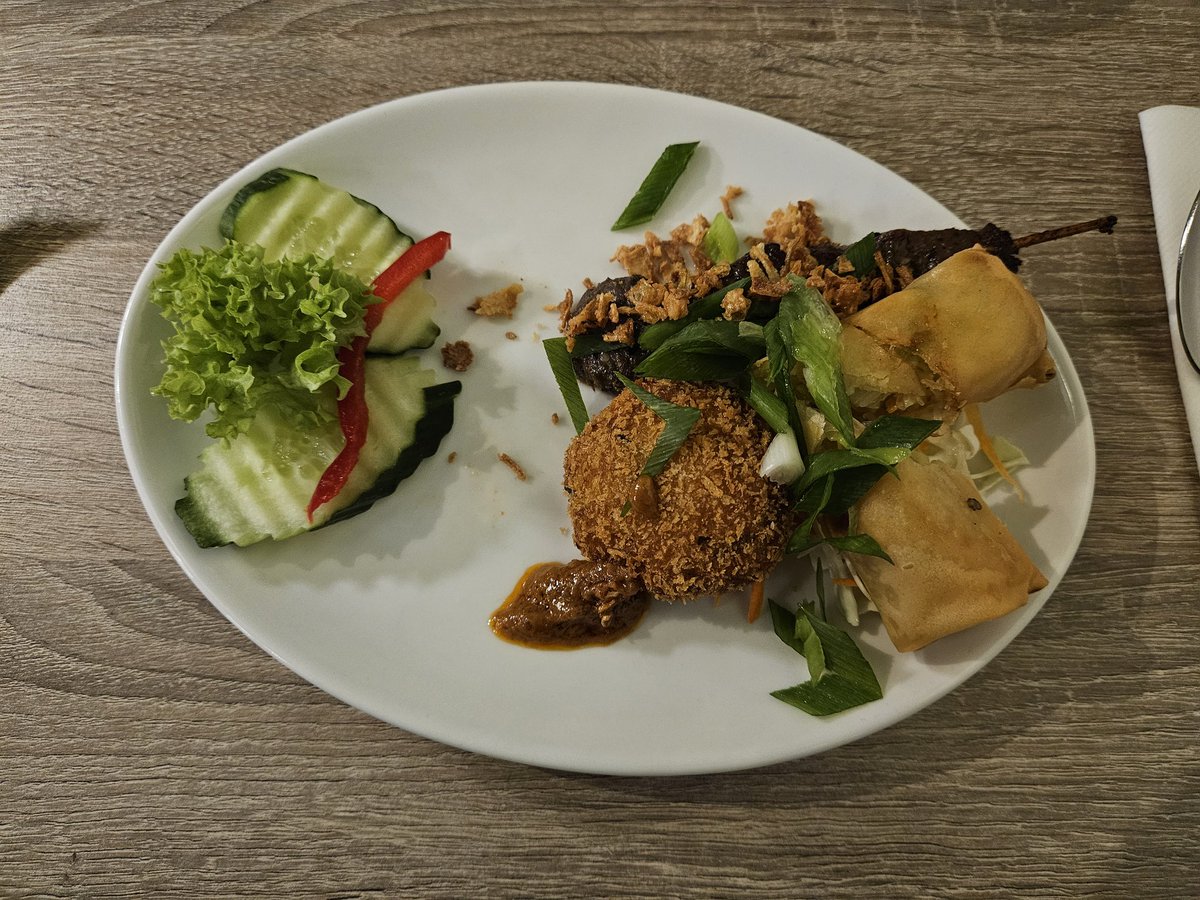 Na het poppentheater-avontuur gingen we in Meppel (mooie stad trouwens) nog op voor een culinair avontuur: eten bij de Thai.
We zijn vandaag in geen enkel opzicht teleurgesteld  😋
