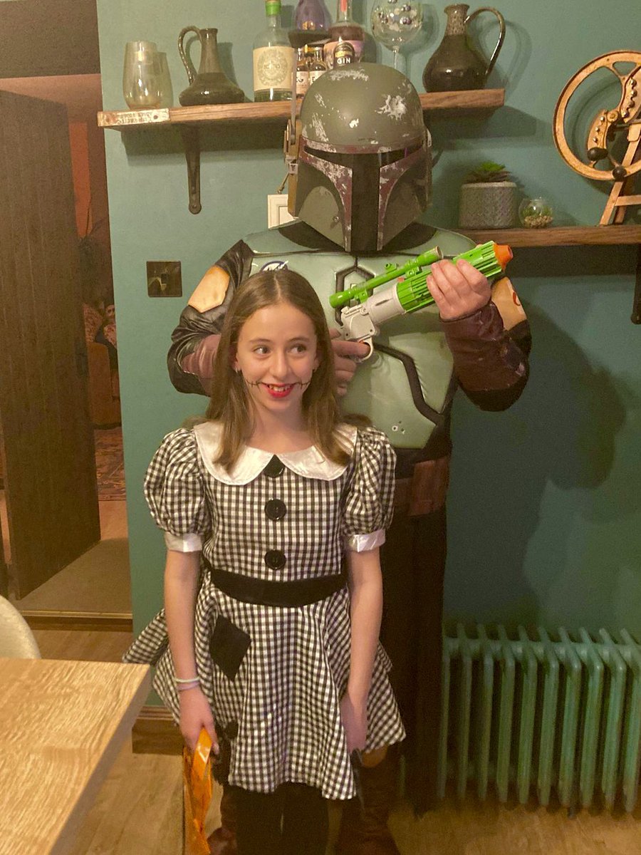 iain_mcgarry's tweet photo. Tilly and Bubba McFett. Happy Halloween everyone! https://t.co/vFz5P8UD8z