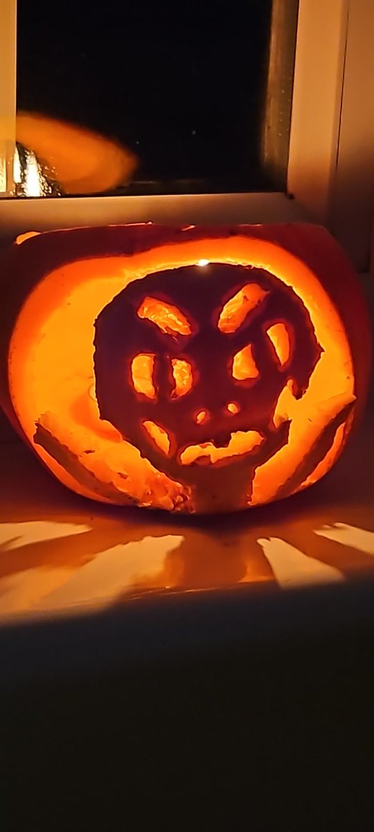 AliTheAlienTV's tweet photo. Scary alien pumpkin https://t.co/AdFpnt3GV6